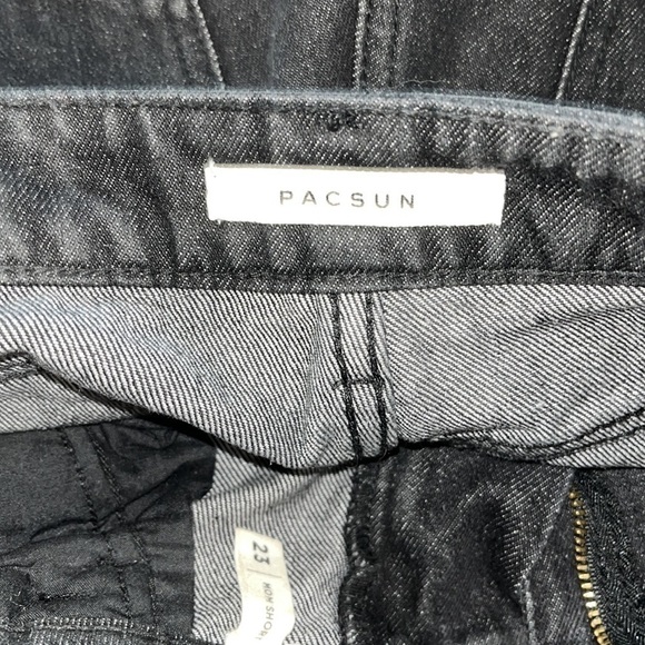 Pacsun Mom Shorts Womens
23 Black Denim Raw Hem
Distressed Cuffed Hem 5
Pocket - Picture 3 of 5